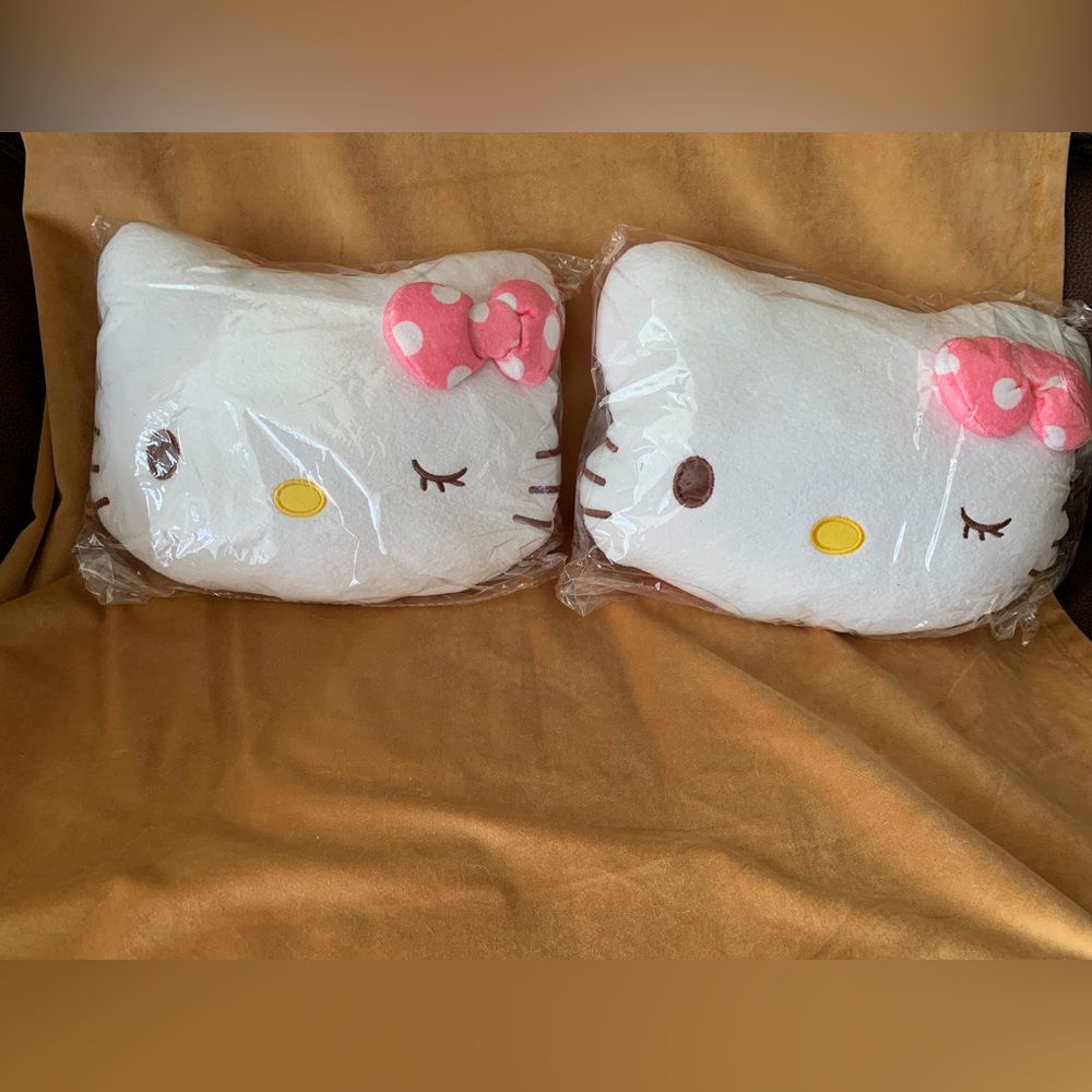 NEW car headrest cushions HELLO KITTY